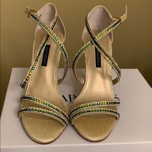 Cap arrow heels